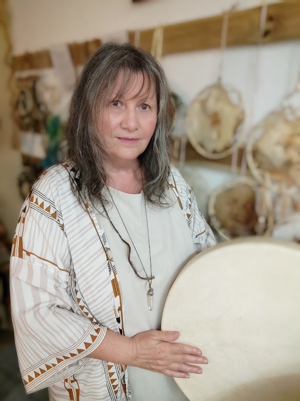 Patricia Roquin, Tisserande chamanique au Domaine du Cerf Blanc, Génelard (71)